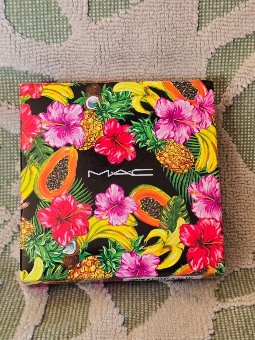 MAC Cosetics Pearlmatte Face Powder "Oh My, Passion!"